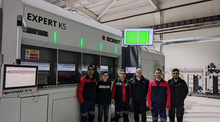 Group of operator in front of a BOBST EXPERT K5
